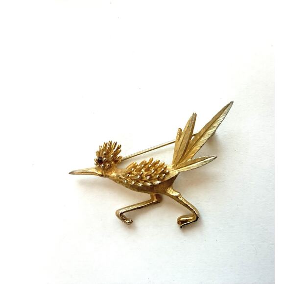 Vintage Boucher Roadrunner Bird Textured Gold Tone Red Eye Brooch Pin - Picture 1 of 3